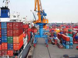 เวียดนามพัฒนาลานวางตู้คอนเทนเนอร์หรือท่านเรือในแผ่นดิน